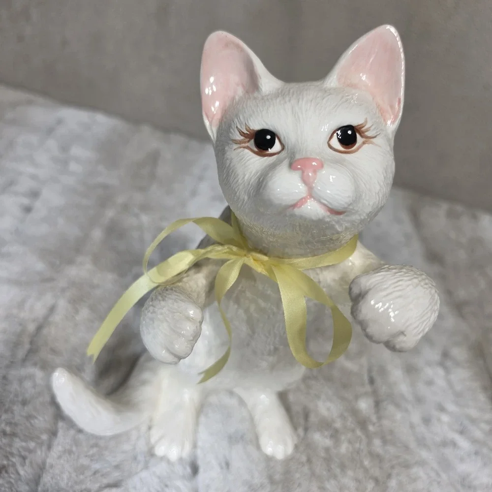 Vintage 1986 Scioto Ceramic Cats Figurine Set of 2 White Shelf Sitter Playful